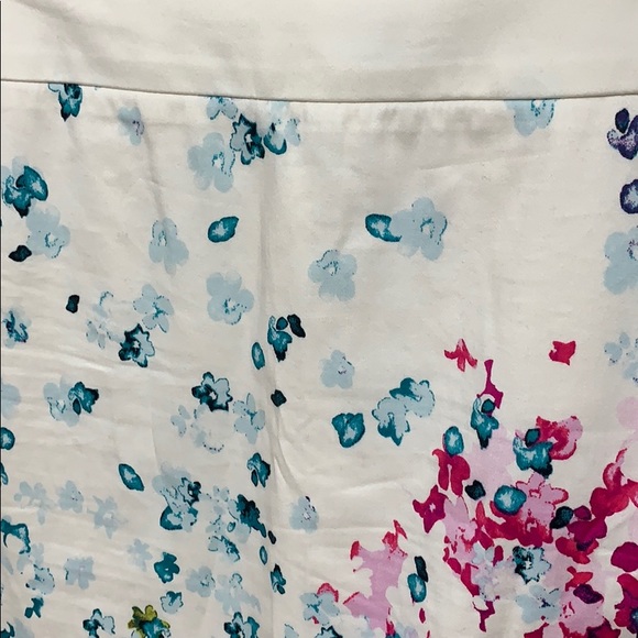 Ann Taylor Short Floral Skirt Size 6 - Picture 6 of 8